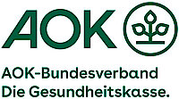 Logo des AOK-Bundesverbands. Das Logo besteht aus dem Schriftzug 'AOK' in grünem Großbuchstaben. Rechts daneben befindet sich ein kreisförmiges Symbol mit einem stilisierten Blattmotiv, das ebenfalls grün ist. Darunter steht der Text 'AOK-Bundesverband Die Gesundheitskasse.' in grüner Schrift.