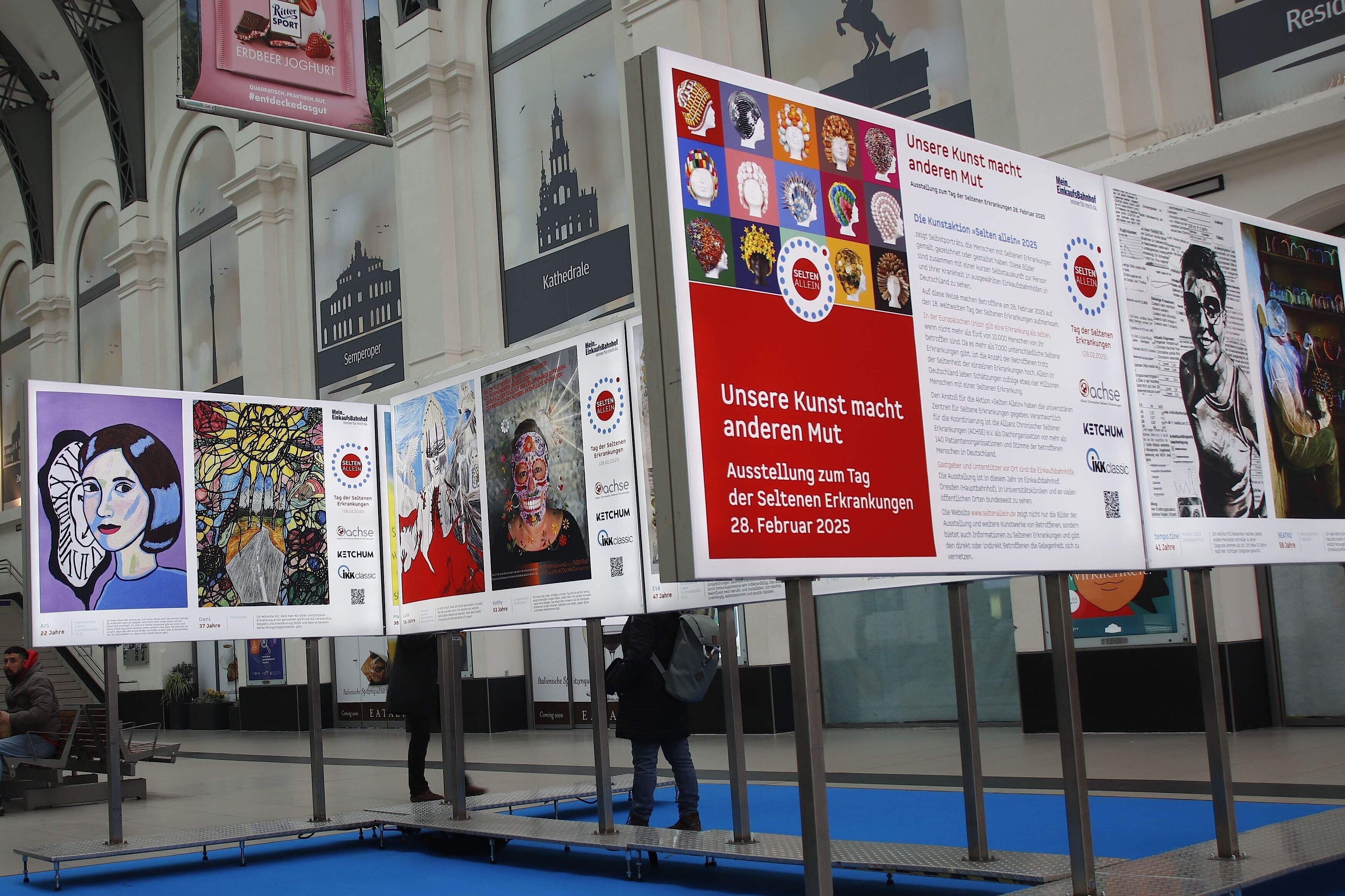 Ausstellung "Selten allein" im Einkaufsbahnhof Dresden Ausstellung "Selten allein" im Einkaufsbahnhof Dresden
