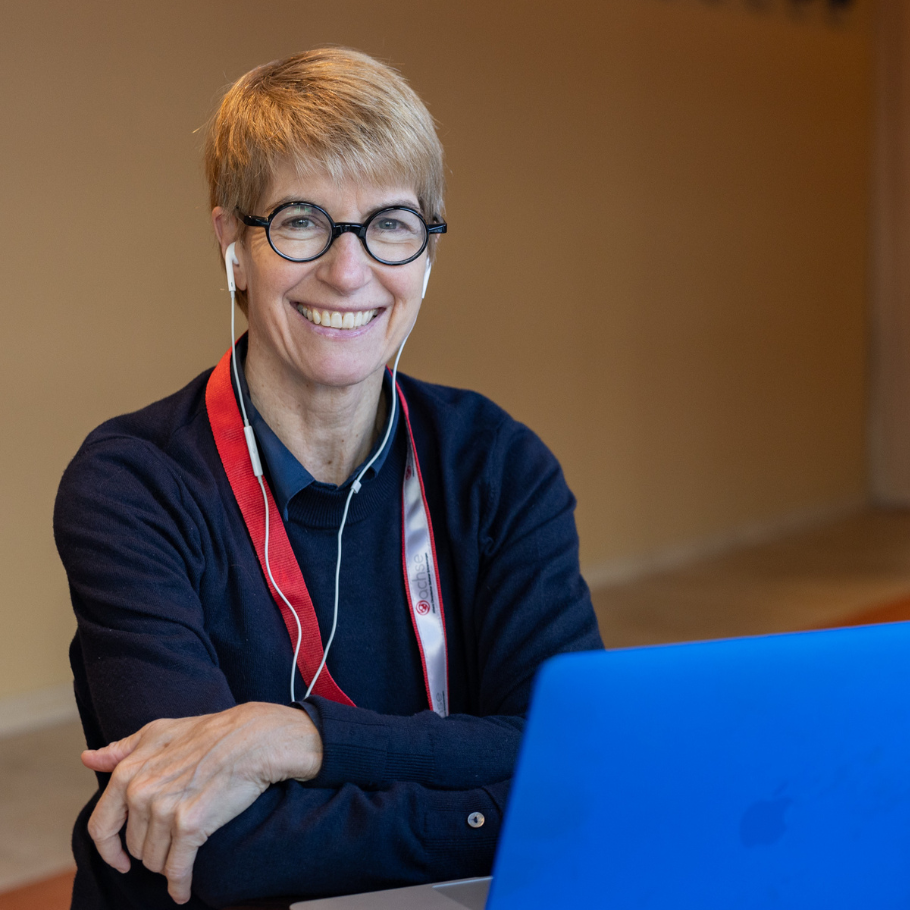 Dr. Christine Mundlos Dr. Christine Mundlos